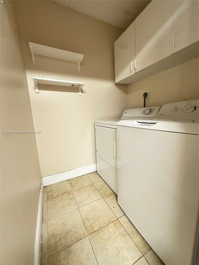 Building Photo - 1231 SW 46th Ave