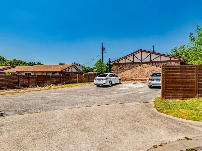 Foto del edificio - 3404 Willowrun Cove