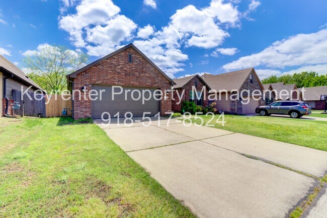 Foto del edificio - 3 Bed | Bath in Broken Arrow!