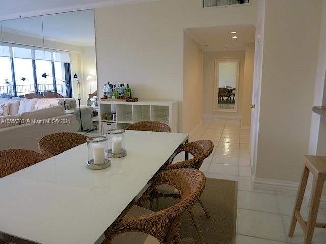 Foto del edificio - 201 Crandon Blvd