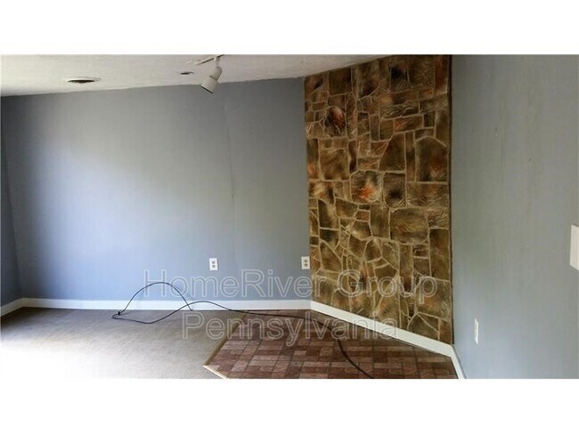 Building Photo - 347 Locust Ave