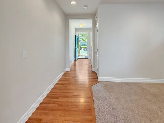 Building Photo - Charming Bothell 4BR Home w/ Bonus, Porch Swing & Private Backyard Awning
