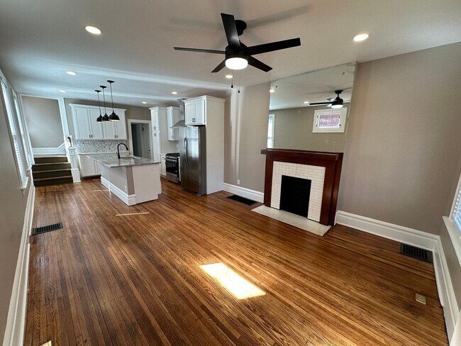 Building Photo - N 4th St 2067-2069 GW2