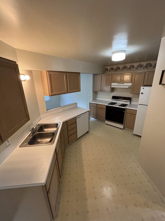 Building Photo - 7992 Green Meadow Ct