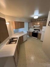 Building Photo - 7992 Green Meadow Ct