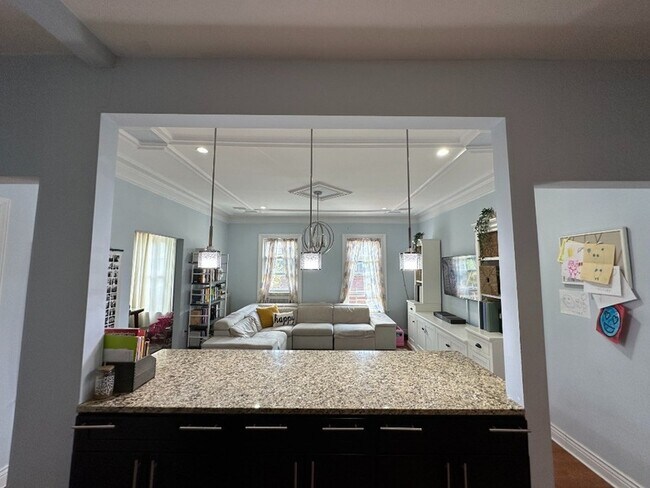 Foto del edificio - 495 E 3rd St