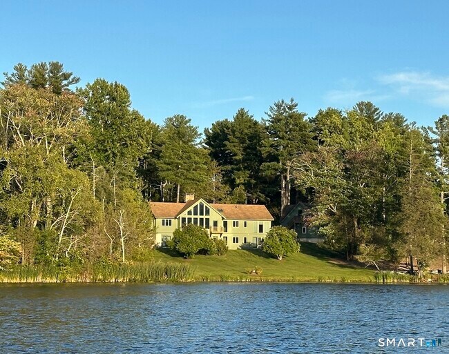 Foto del edificio - 99 Washinee Heights Rd