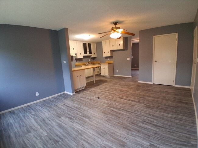 Building Photo - 924 Sunset Rdg