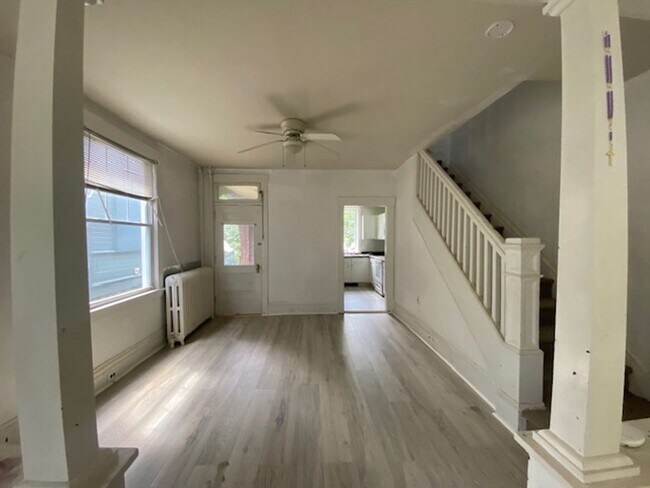 Foto del edificio - Pedrosa -713-715 Linden Avenue