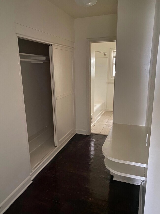 Foto del edificio - 346 N Palm Dr
