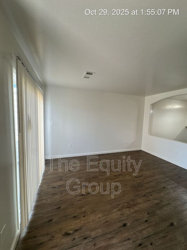 Foto del edificio - 451 N Park St