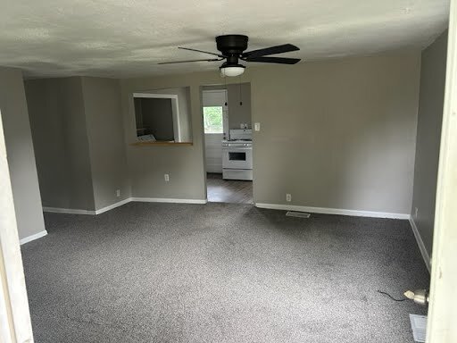 Building Photo - 2405 N River Blvd
