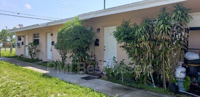 Foto del edificio - 2711 NW 1st St