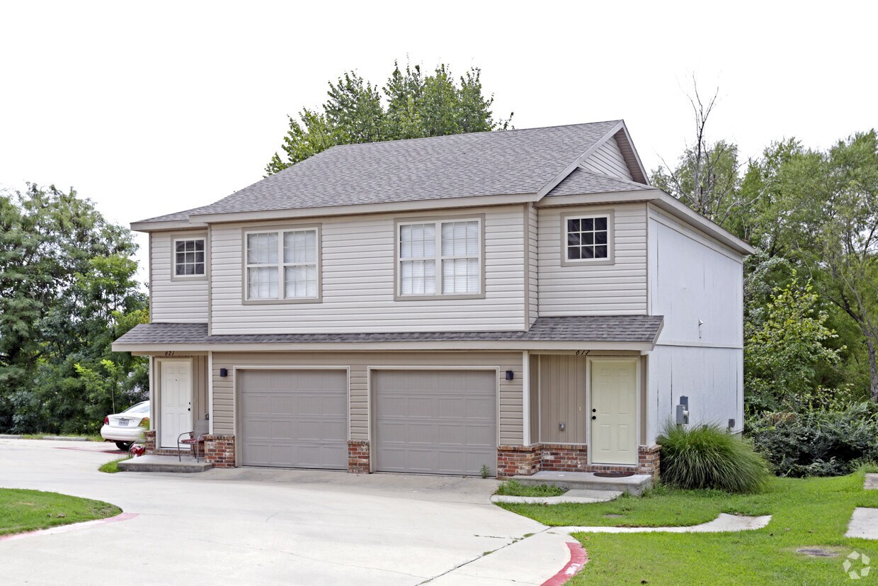 Building Photo - 529 E Miracle Dr