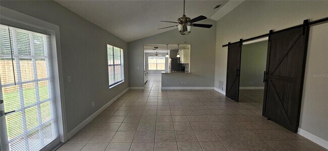 Foto del edificio - 2625 Spring Valley Cir