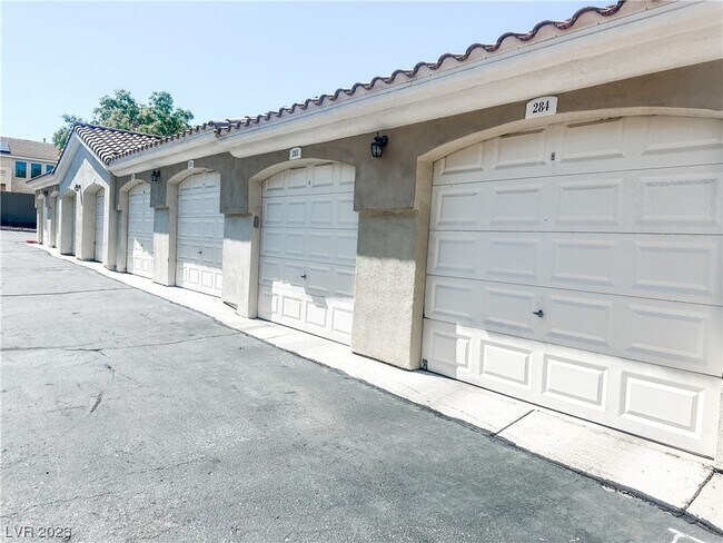 Foto del edificio - 1410 Red Crest Ln