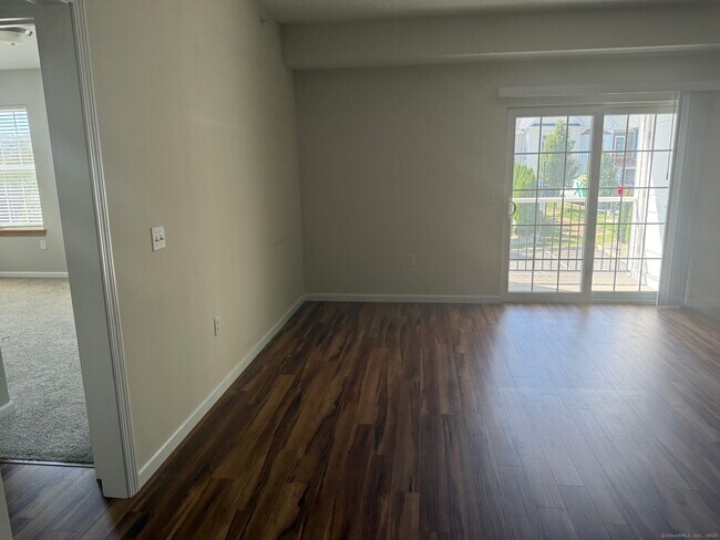 Building Photo - 301 Main St