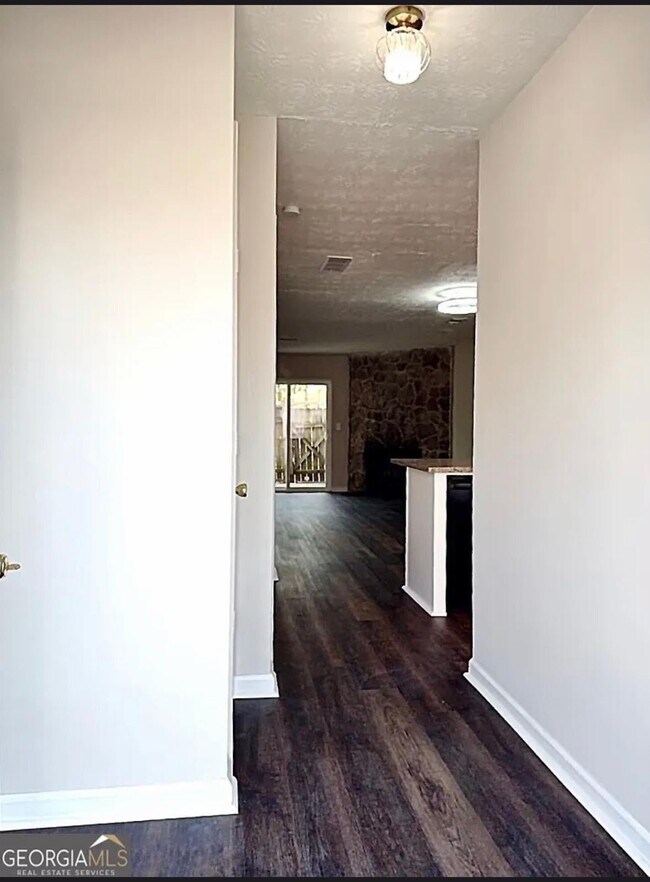 Foto del edificio - 6720 Colchester Pl NW