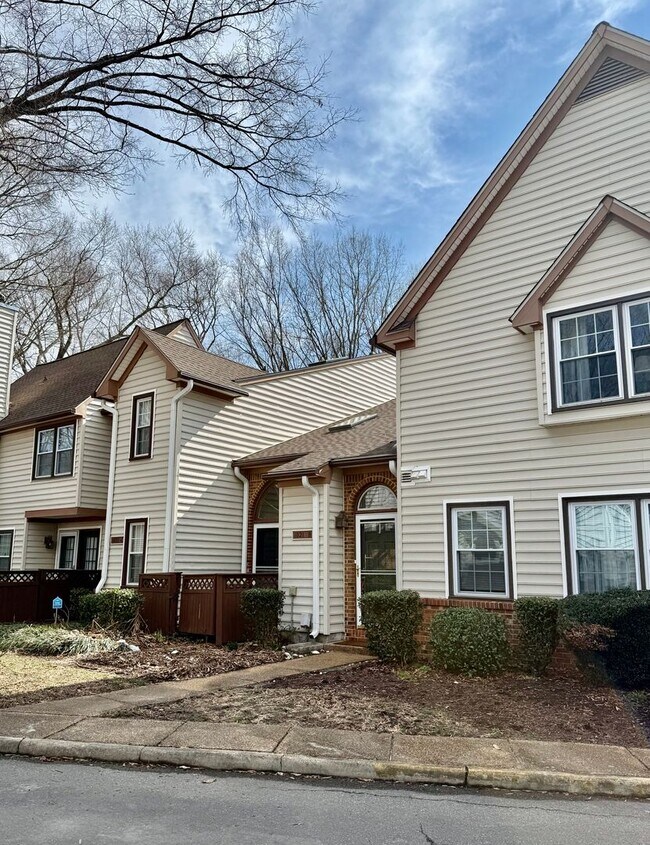 Foto del edificio - 2BD/2BA Condo in Greenbrier Neighborhood of Chesapeake - Backs up to Golf Course, Walking Trails!