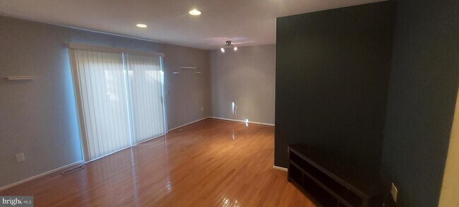 Building Photo - 8278 Amity Cir
