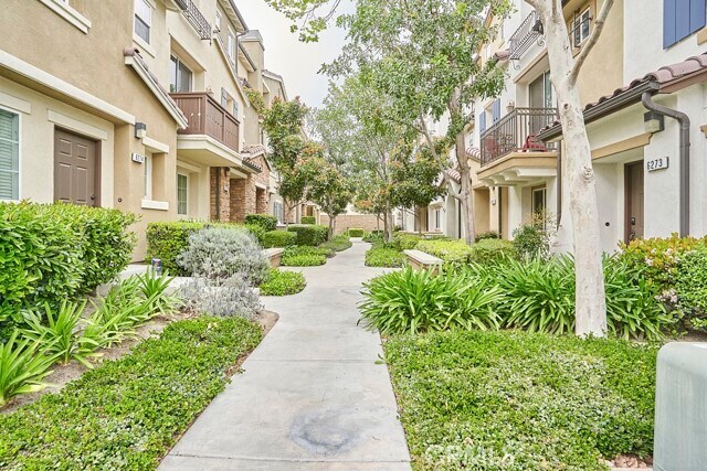 Foto del edificio - 6273 Camposa Ln