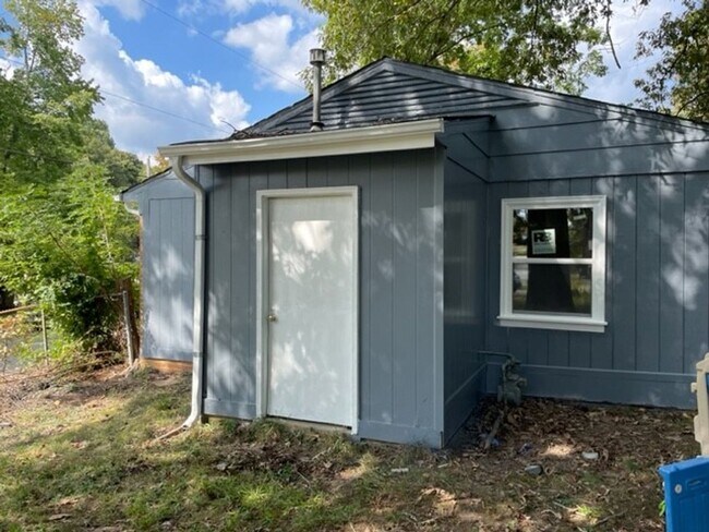 Foto del edificio - READY TO MOVE IN 3 Beds/1 Bath!