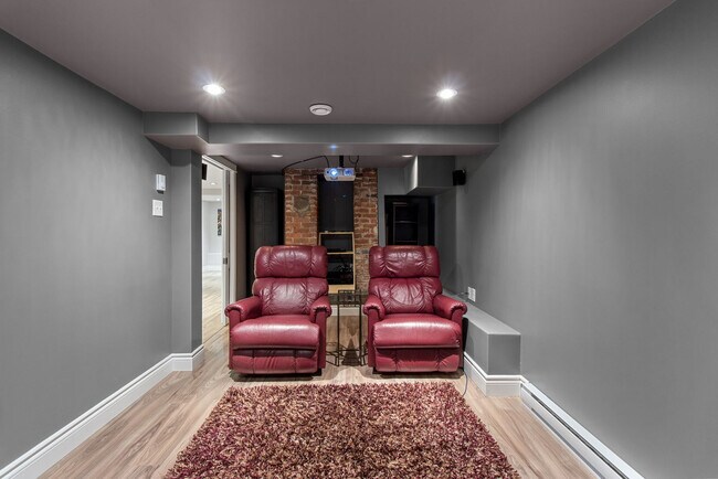 Photo du bâtiment - 171 Forest Rd