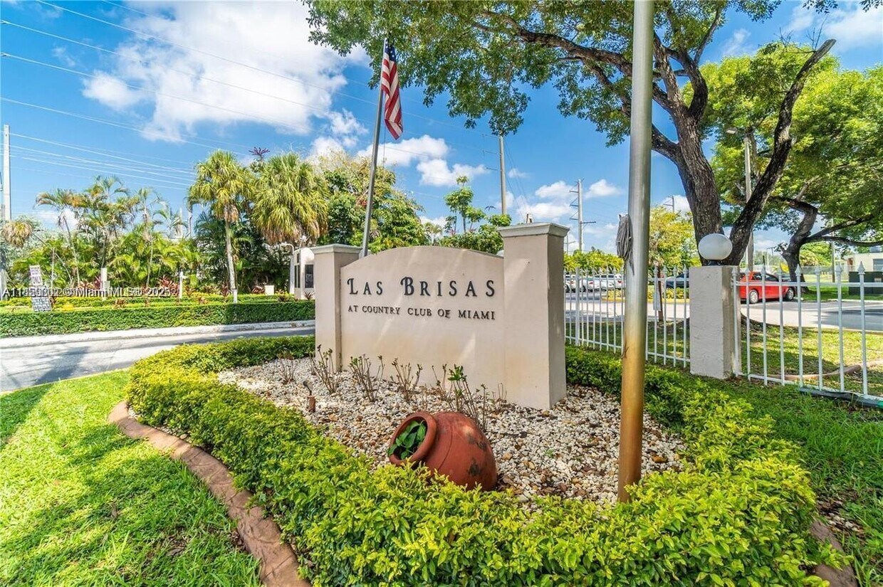 Foto principal - 7125 NW 186th St