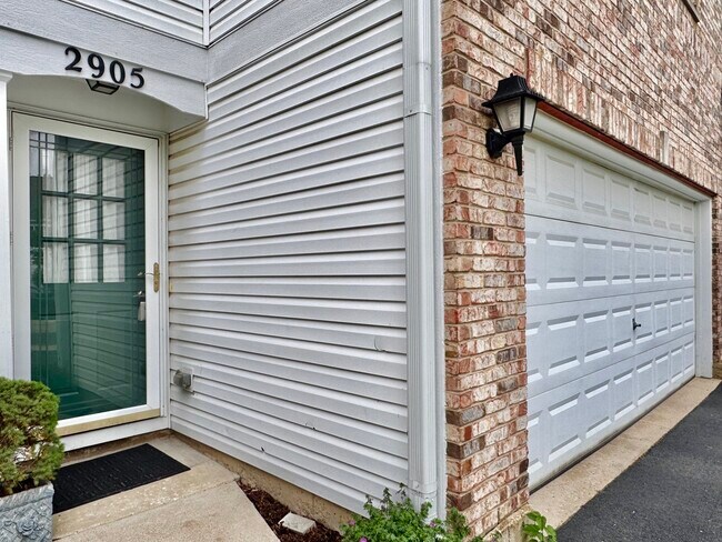 Building Photo - 2905 Stonewater Dr