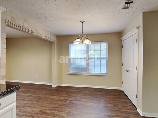Foto del edificio - 3860 Charlton Ives Dr NW
