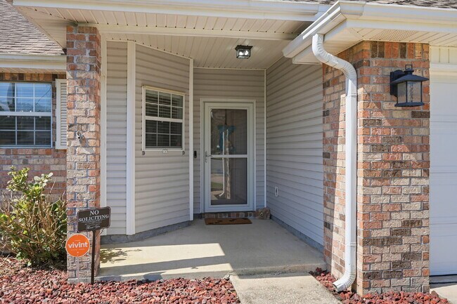 Foto del edificio - "Charming Pet Friendly 4-Bed Oasis in South Crestview with $500.00 Off First Full Months Rent!"