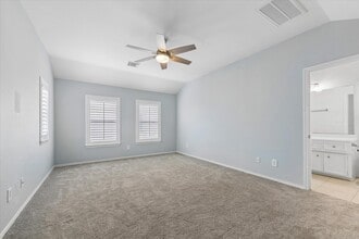Building Photo - 922 W Heights Hollow Ln