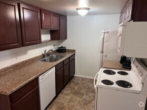 Building Photo - 615 100 E