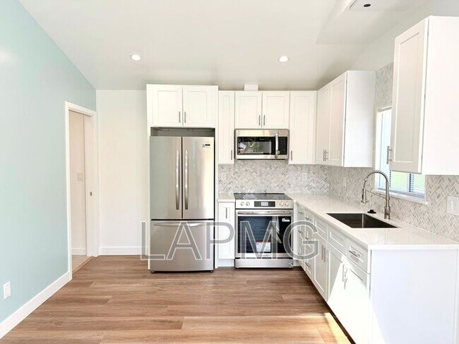 Building Photo - 10839 Fellows Ave