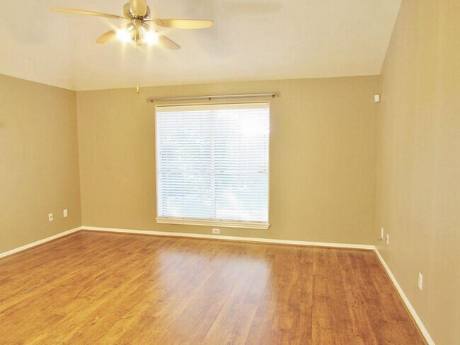 Building Photo - 5207 Bay Pines Dr