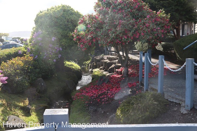 Foto del edificio - 22985 Marine View Dr S
