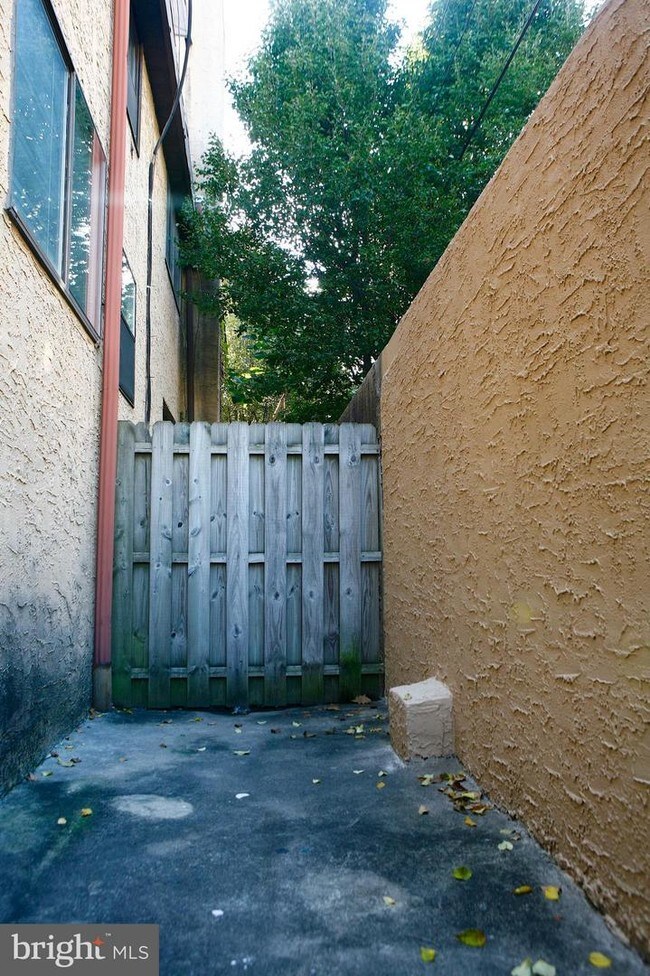 Building Photo - 2031 South St
