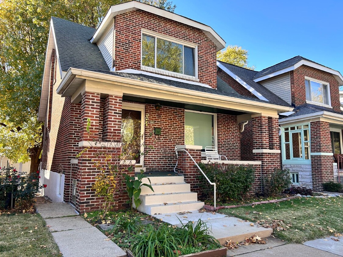 Foto principal - Charming 2-Bed Gem in St. Louis with 966 S...