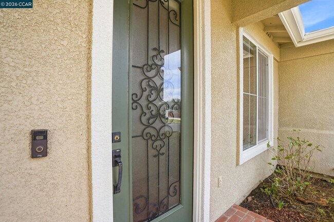 Foto del edificio - 354 Pebble Beach Dr