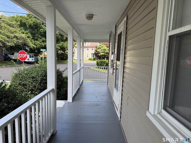 Building Photo - 287 Old Stratfield Rd