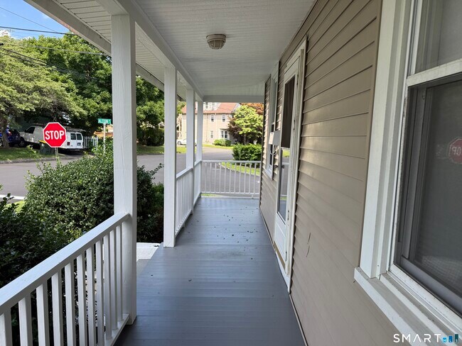 Foto del edificio - 287 Old Stratfield Rd