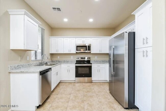 Building Photo - 40092 Calabria St