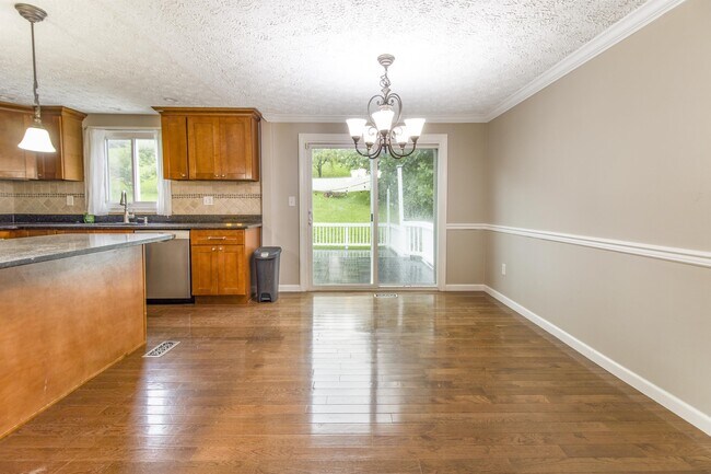 Foto del edificio - 2504 Wayne Pl