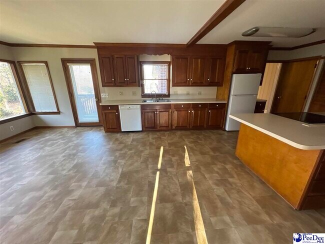 Foto del edificio - 1315 Sylvan Dr