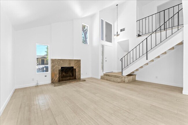 Building Photo - 392 Coronado Ave