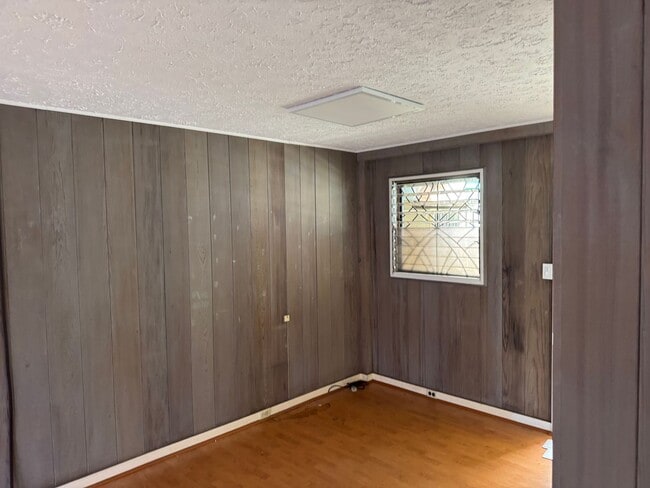 Foto del edificio - Single family home on Gulick Ave in walking distance to business district