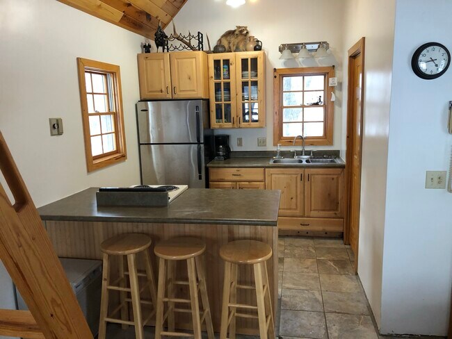Fully-furnished kitchen - 12190 Bolton Trl