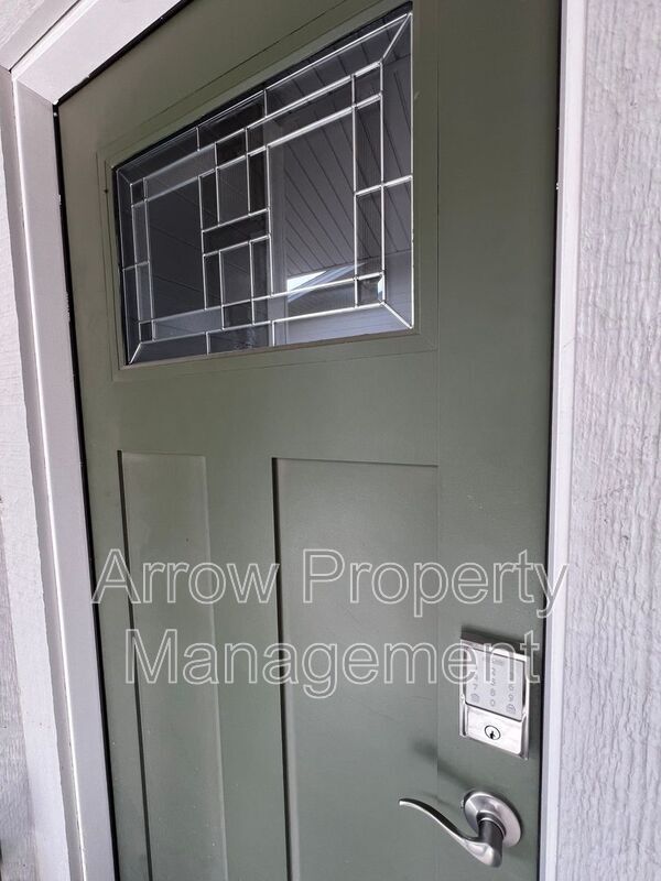 Foto del edificio - 1215 Claude Rd