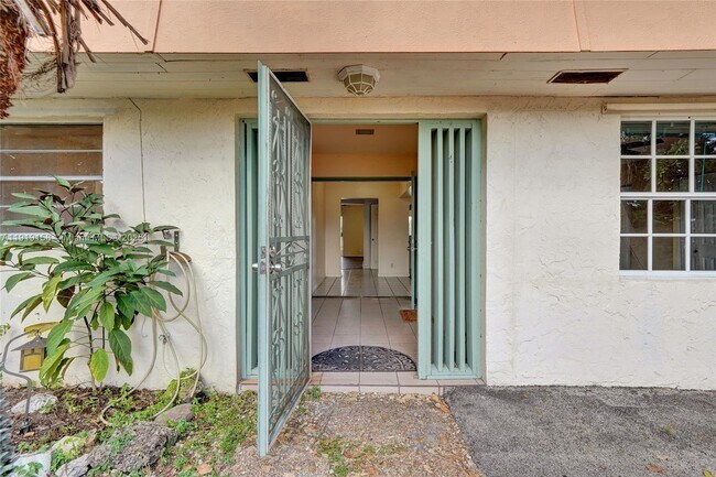 Building Photo - 5551 SW 57th St