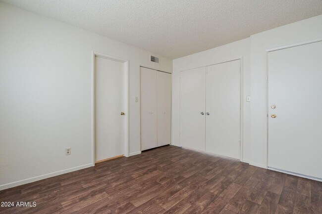 Foto del edificio - 6480 N 82nd St